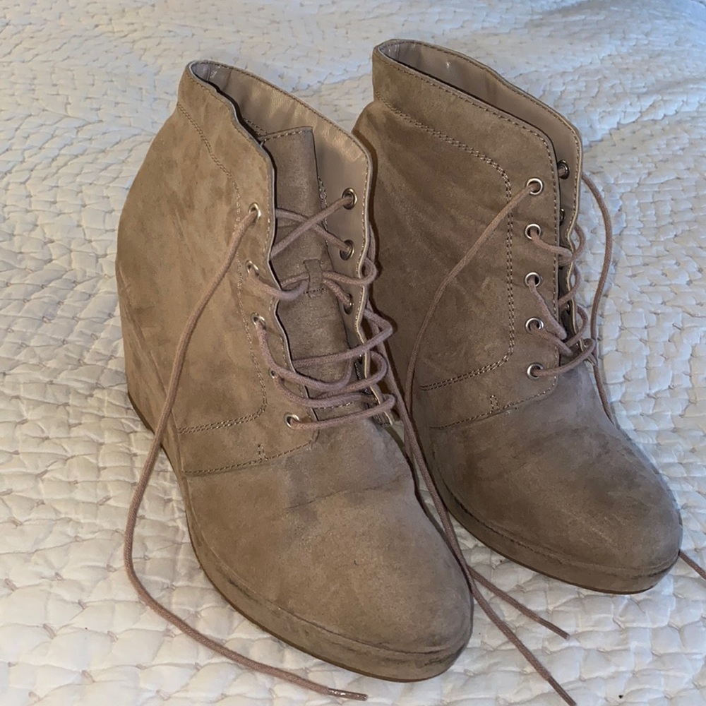 Like new. Only worn a few times